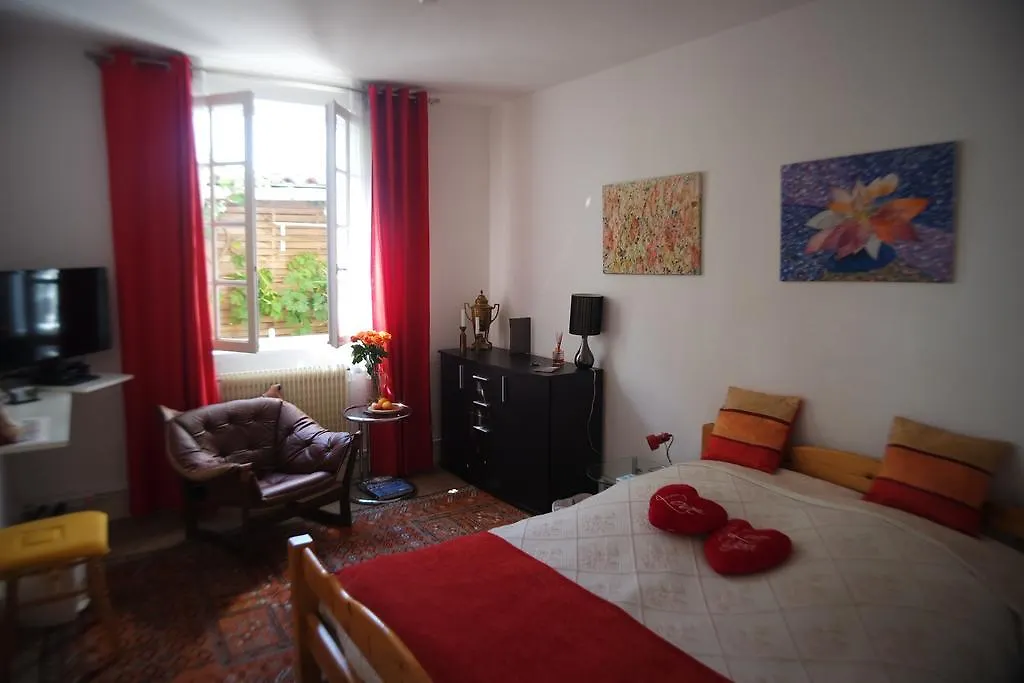 Le Balcon Des Jasses Bed and Breakfast Espere Bed & Breakfast