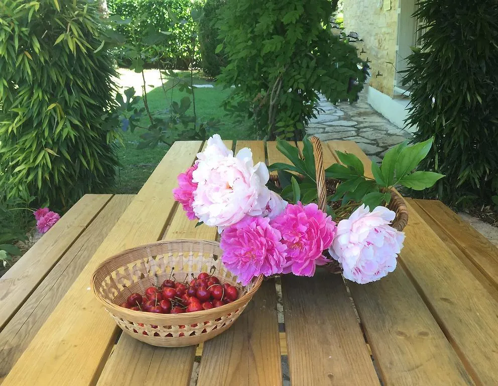 Le Balcon Des Jasses Bed and Breakfast Espere 4*,  Frankrike