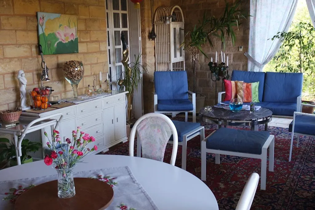 Le Balcon Des Jasses Bed & Breakfast Espere