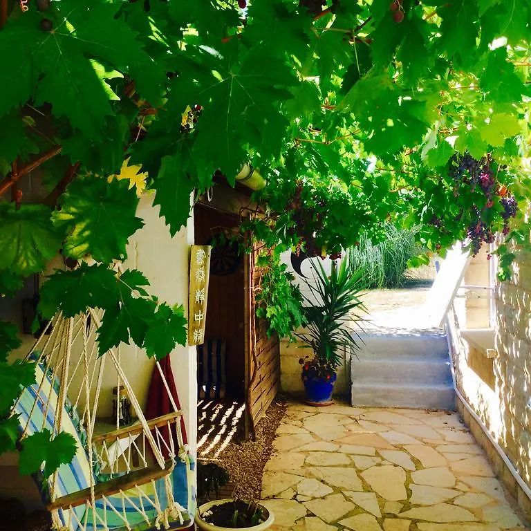Le Balcon Des Jasses Bed & Breakfast Espere France
