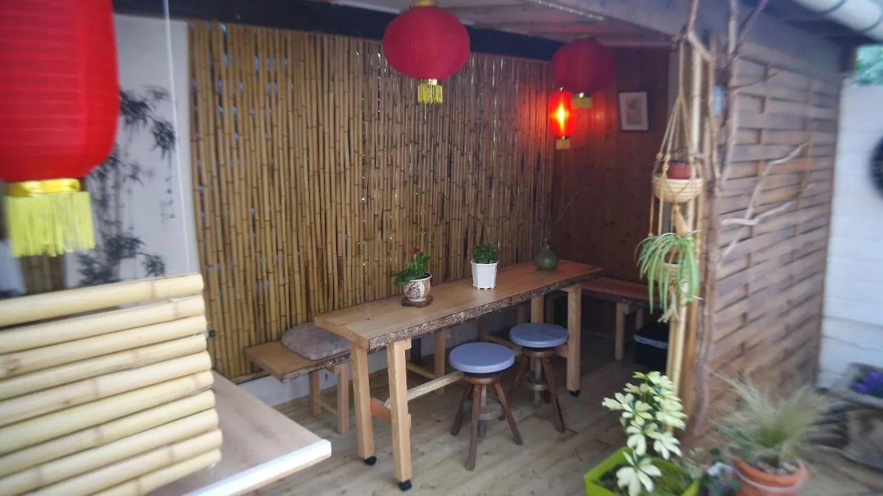 Le Balcon Des Jasses Bed & Breakfast Espere 4*,